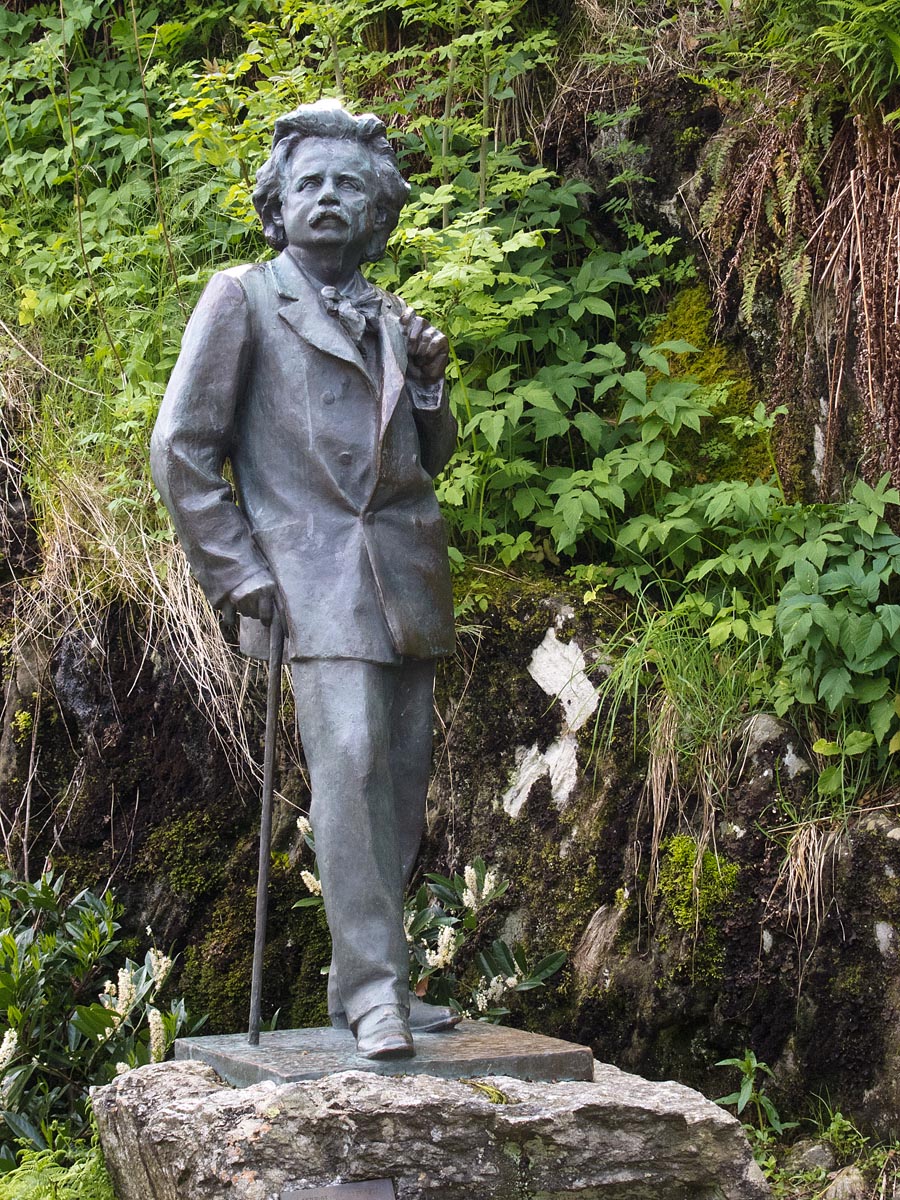 020114_Ole_Bull_Srarue_Bergen