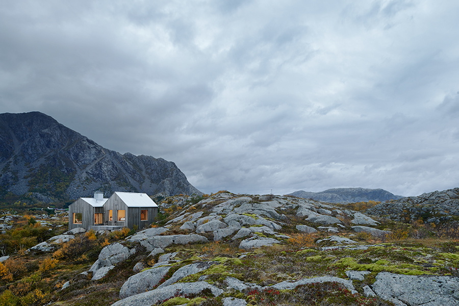 020414_Cabin_in_Vega_Norway