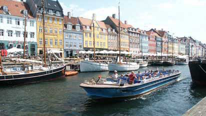 200814_Canal-Boat_Copenhagen_at_Nyhavn