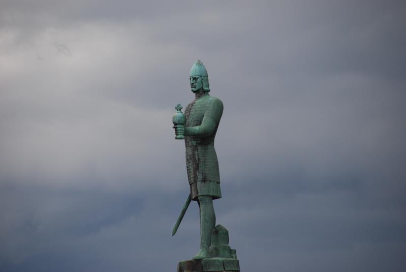 071114_Olav-Tryggvason-statue-in-Trondheim-Norway