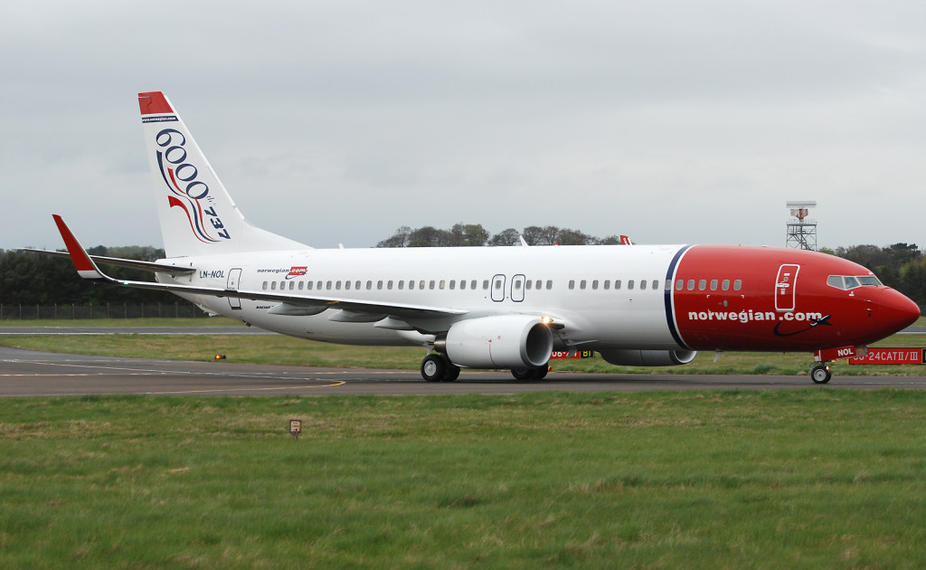 070316-Norwegian_737-800