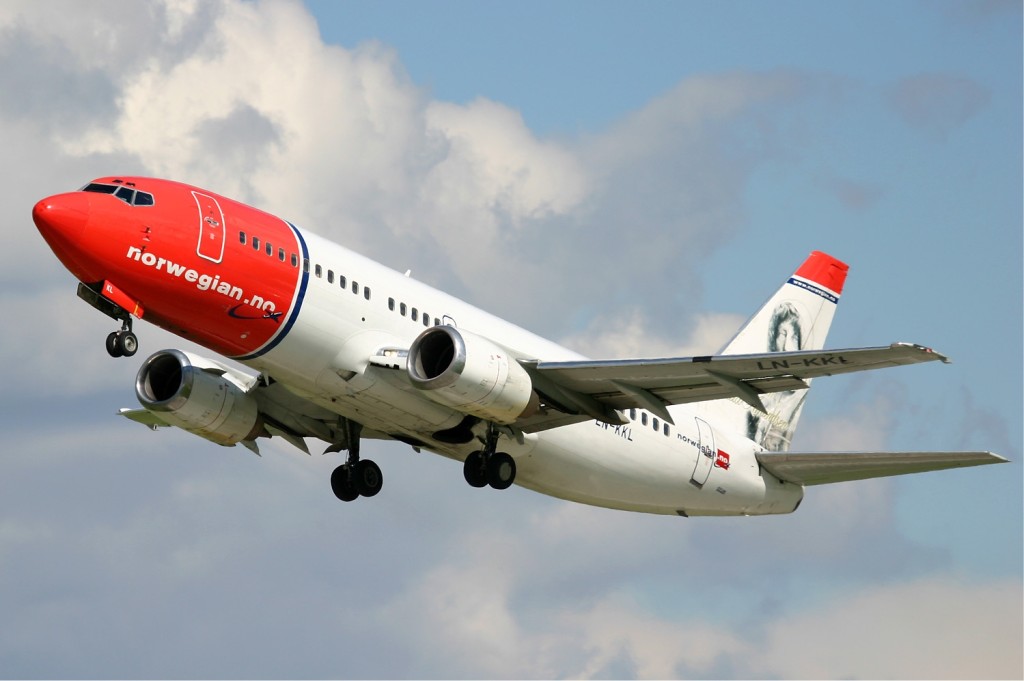 070316-Norwegian_Air_Shuttle_Boeing_737