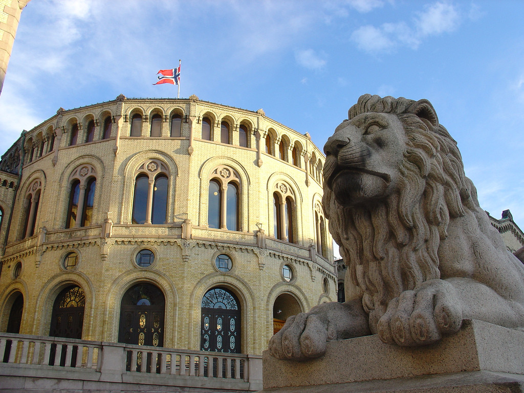 240316-lion-sculture-outside-stortinget-oslo