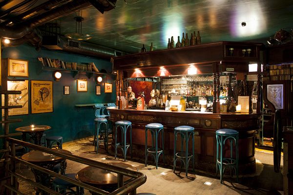 Underwater pub