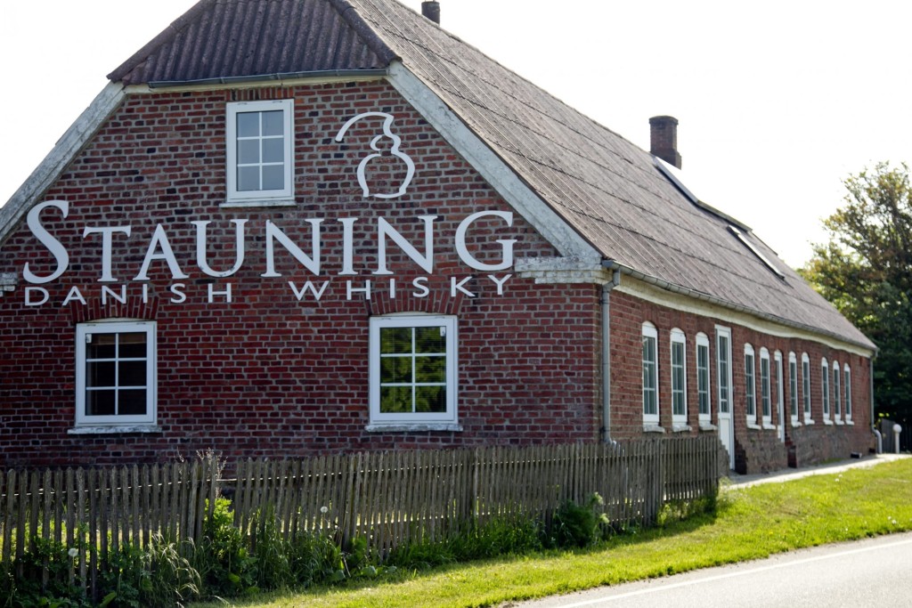 010916-stauning-whisky-building