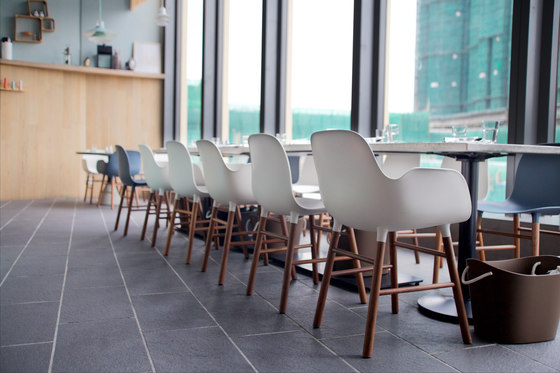 Form chairs and Ikono lamps define the bright and clean atmosphere.