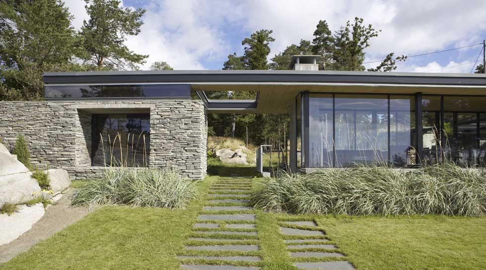 Norwegian Villas and Small Houses Built by the Sea
